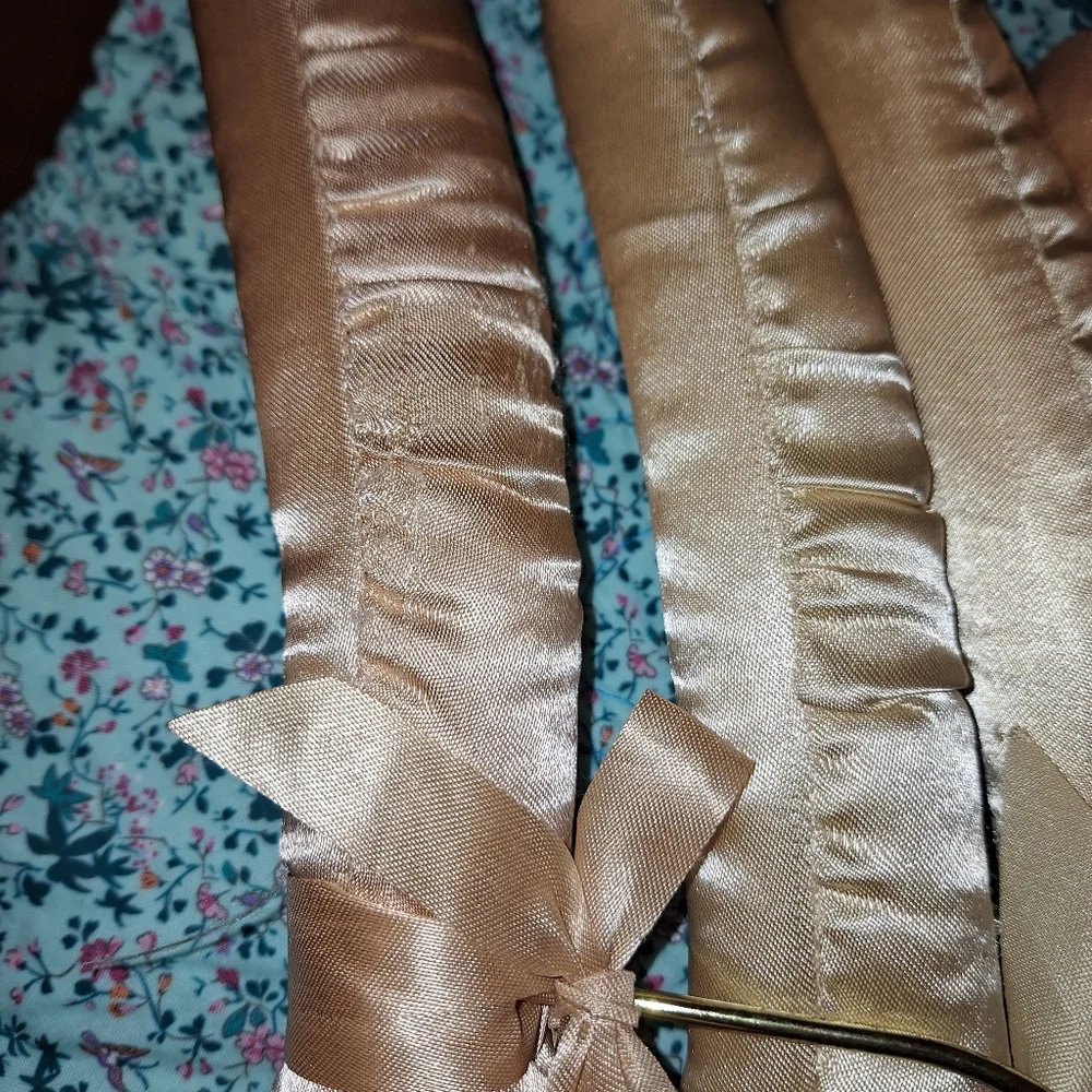 Vintage, Padded Satin Metal Clothes Hangers with Bows (5)